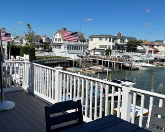 Boutique Bay Front Condo with water slip in Stone Harbor - Stone Harbor - Balcony