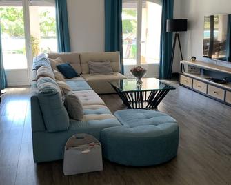 Chambre privée avec accès piscine - La Cadière-d'Azur - Living room