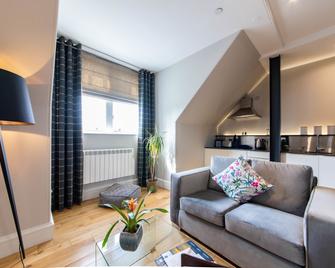 Linton Collection - 28 North Bridge - Edinburgh - Living room