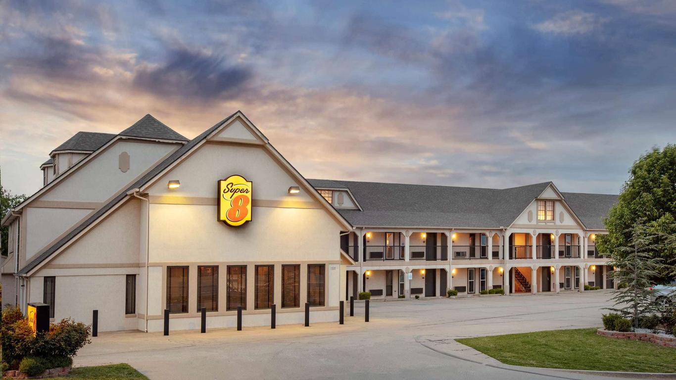 سوبر 8 باي ويندام سيتي أوف مور