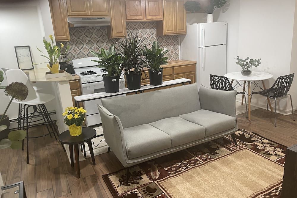 Lovely Cozy 2 Bedroom Apartment