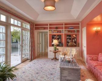 Classic Marshfront Sea Island Cottage! Huge Game Room! Steps To The Beach! Bikes - Sea Island