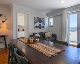 Charming Belém 3bdr Property By Lovelystay - Lisbon - Dining room