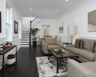 Greenwich, Ct Hotel Alternative Completely Renovated High End Townhouse - Greenwich - Living room