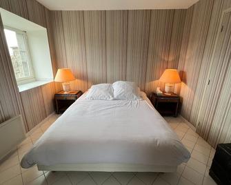 Superb villa with private pool - Banne - Habitación
