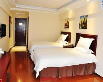 Greentree Inn Yangzhou Slender West Lake Wencheng Attic Express Hotel - Yangzhou - Спальня