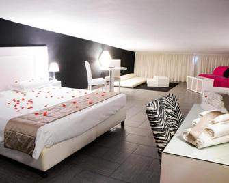 Hotel Masaniello Luxury - Casoria - Schlafzimmer