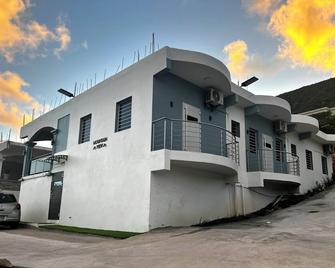 3-bedroom smart house in beautiful Sint Maarten with AC - Simpson Bay - Gebäude