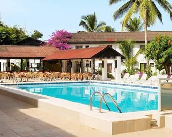 Bungalow Beach Hotel - Serrekunda - Zwembad