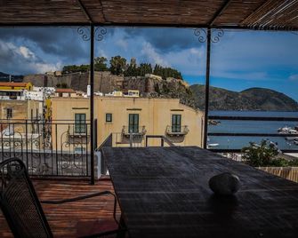 Casa Giuliana - ליפארי - מרפסת