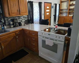 Peaceful 1-bedroom house with AC in charming Pittsburg within walking of PSU - Pittsburg - Küche