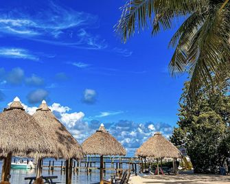Sunset Cove Beach Resort - Key Largo