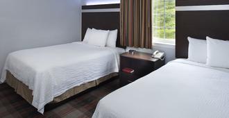 Luxbury Inn & Suites - Maryville - Bedroom