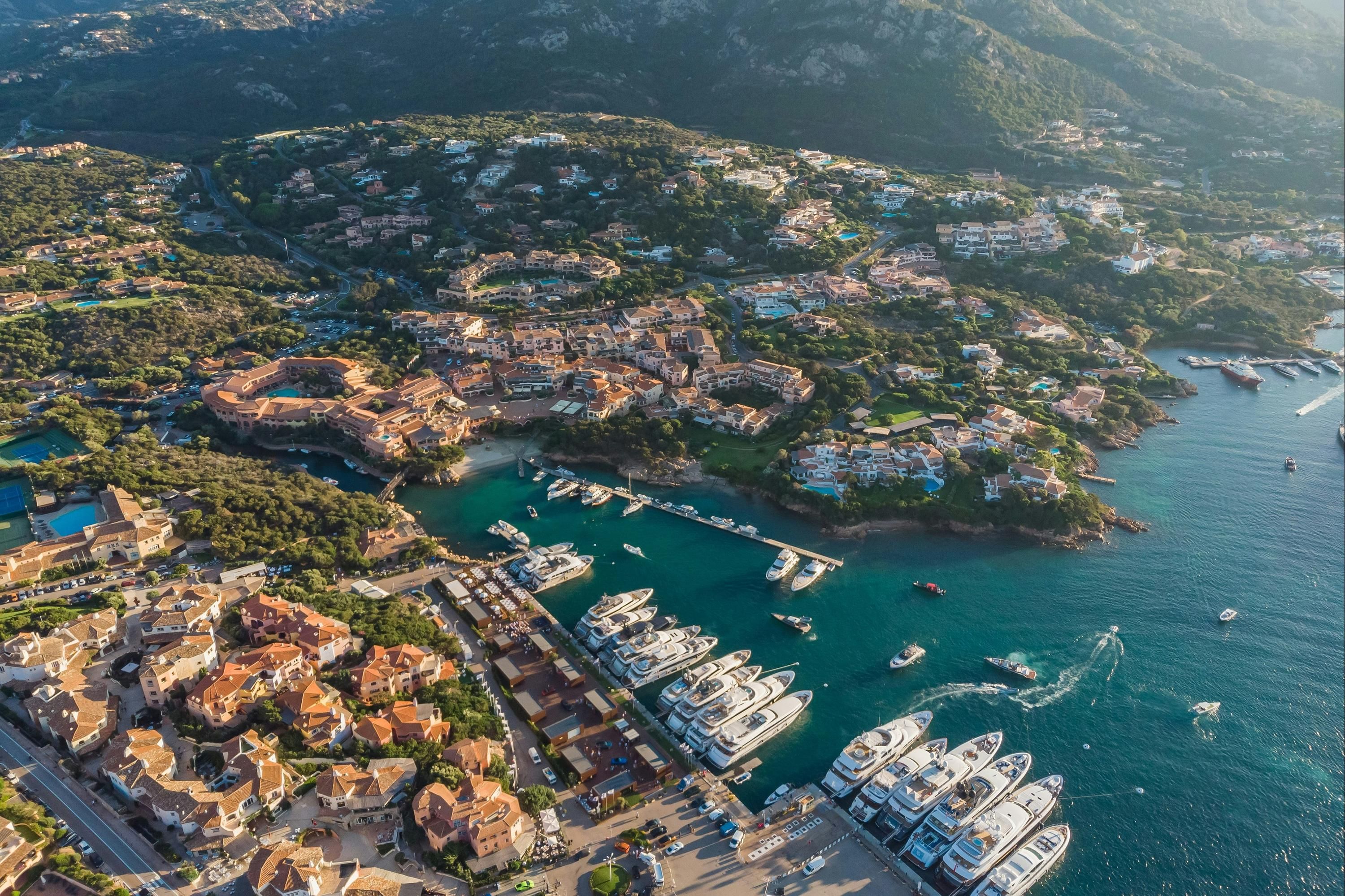 فندق سيرفو، منتجع كوستا سميرالدا