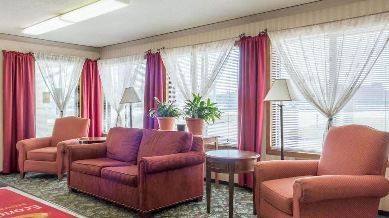 Econo Lodge North