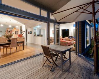 Stone Store Lodge - Kerikeri - Veranda