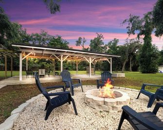 Northeast Florida Retreat - Jacksonville - Patio