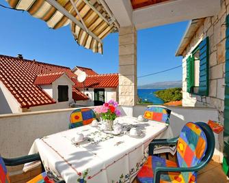 Apartments Kat - Splitska - Balcony