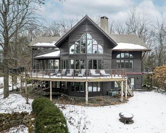 Serene 5-BR Retreat 9-Min to Catamount - Egremont - Building