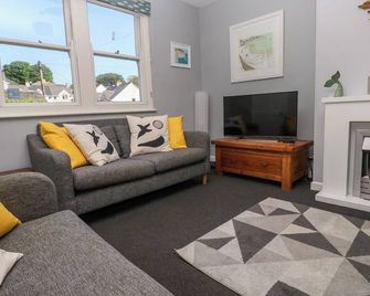 8 Rosewall Cottages - St. Ives - Living room