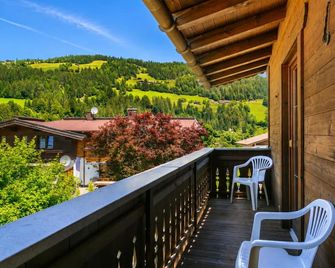 Cosy holiday home right on the slopes of Kirchberg - Kirchberg in Tirol - Balcón