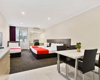 Quality Hotel Manor - Melbourne - Bedroom
