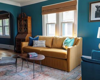 Ultimate Pet Friendly Stay - Paws & Relax Retreat - Minneapólis - Sala de estar