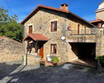 Apartamentos rurales La Casa Vieja De Alceda - Alceda - Edificio