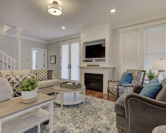 Coastal Retreat by Seabrook Hospitality - Pacific Beach - Sala de estar