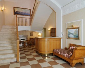 Aristocrat Boutique Hotel - סנט פטרסבורג - דלפק קבלה