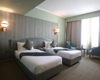 Shilton International - Kochi - Bedroom
