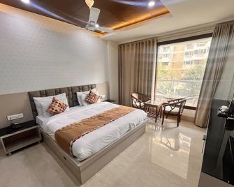 Gazebo Inn And Suites - Gurugram - Bedroom