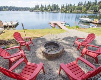 Lakefront 2 bedroom retreat - Lakewood - Patio