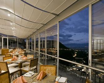 Hotel Stubel Suites & Cafe - Quito - Varanda