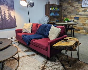 Hip fully furnished apartment minutes from downtown Reading - Reading - Sala de estar
