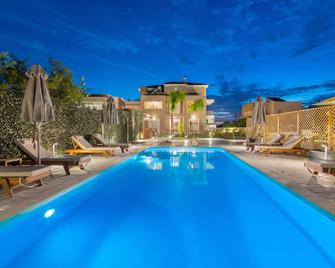 L & C Boutique Apartments - Kremasti - Piscina