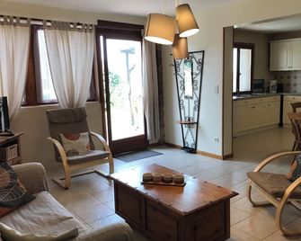 Gîtes & Chambres d'hôtes Peyrecout - Laparrouquial - Living room