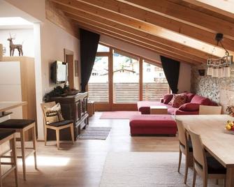 Spacious 3 bedroom apartment in the village center - Gerlos - Huiskamer