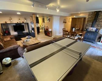 Bijou Basin Tranquility: Walk Out Basement 1 Bedroom, 1 Bath 5+ Acres W/ Hot Tub - Peyton - Living room