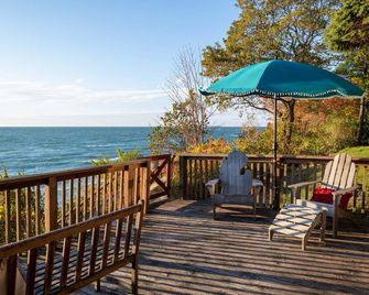 Low-bluff cottage with private Lake Michigan beach - Holland - Balcony