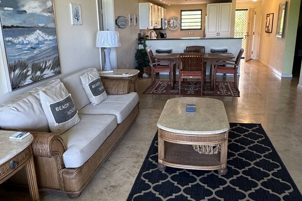 3 Bedroom, 3 Bath Oceanfront Condo - Kingshill - Sala de estar