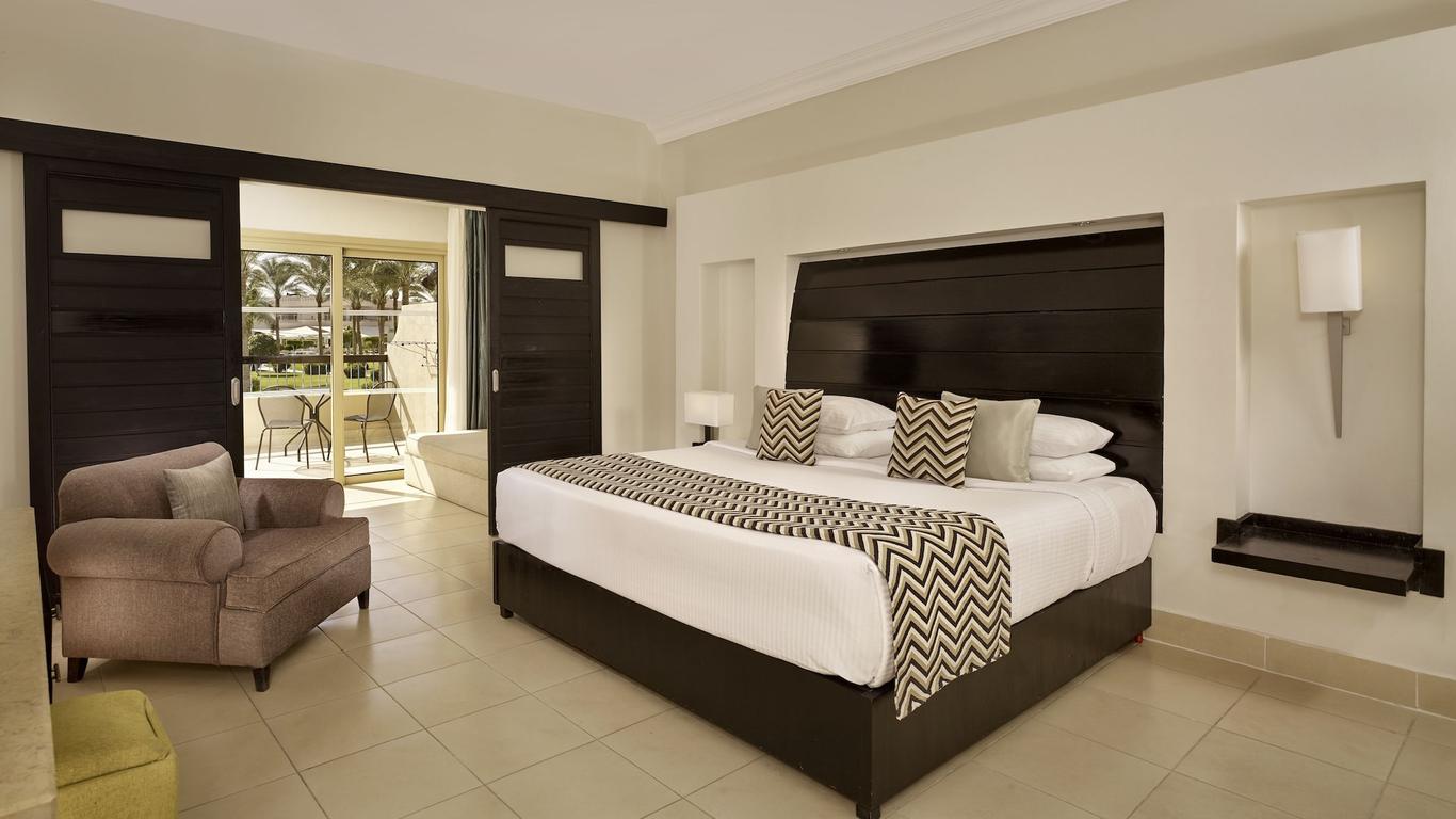 Coral Sea Holiday Resort & Aqua Park