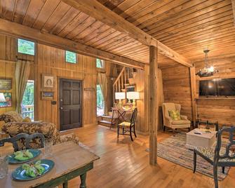 Artist's A-Frame Cabin w/ New Interior + Deck - Lavonia - Living room
