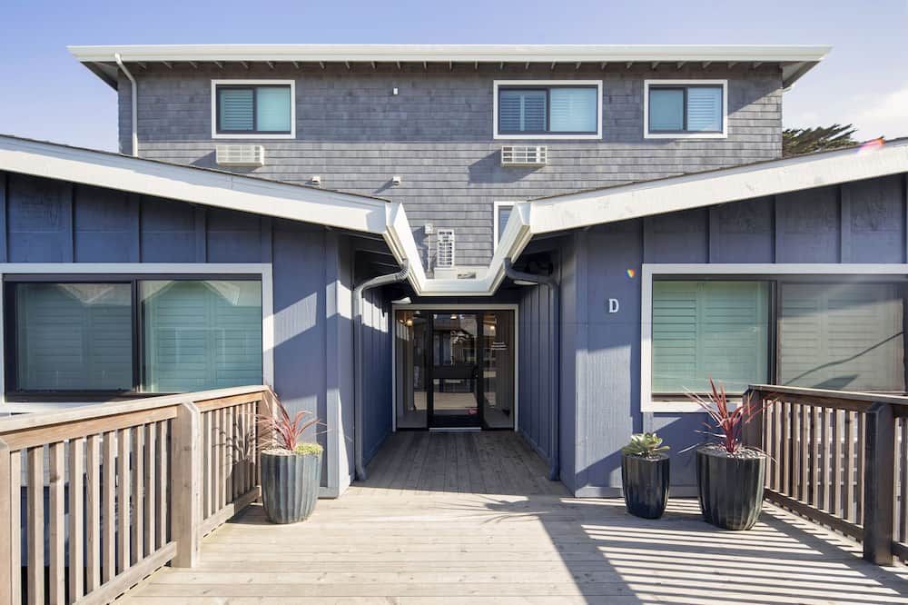 Building view of Inn At Moss Landing Point