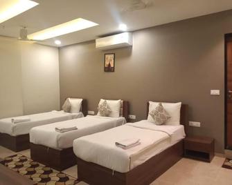 Visawa palace - Nanded - Bedroom