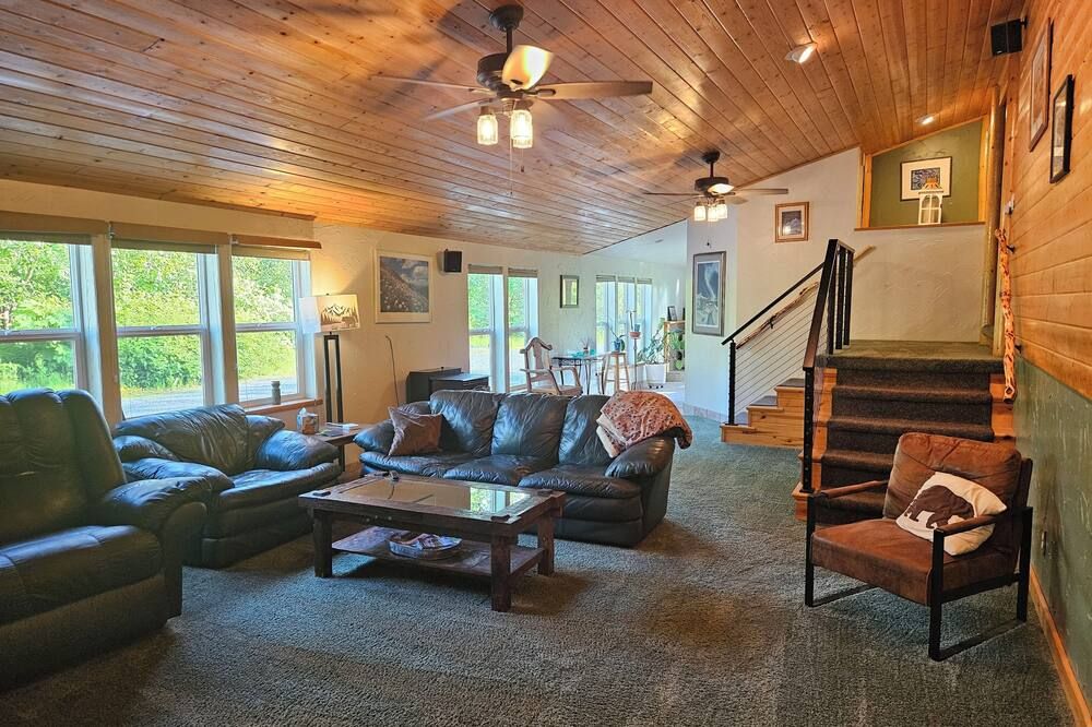 Valdez Home - Fishing and Mountain Adventures - Valdez - Wohnzimmer