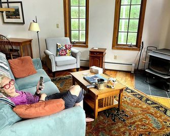Beautiful Vacation Cottage with a View in Newfane, Vermont, near Mt. Snow - Newfane - Sala de estar