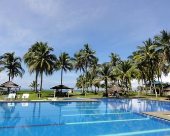 Fiesta Resort - Surigao - Piscina