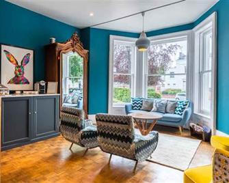 The High Field Town House - Birmingham - Living room