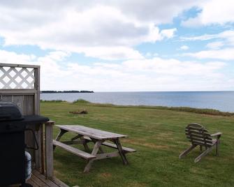 Seabreeze Cottage - Borden-Carleton - Patio